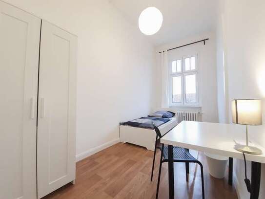 Zimmer zur Miete in 8-Zimmer-Wohnung in Wilmersdorf