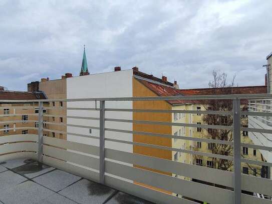 Zimmer in Wohngemeinschaft in Neubau. Hochzeit. Berlin