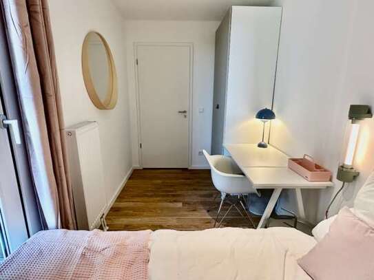 Zimmer zu vermieten in einer Wohnung mit 2 Schlafzimmern in Berlin