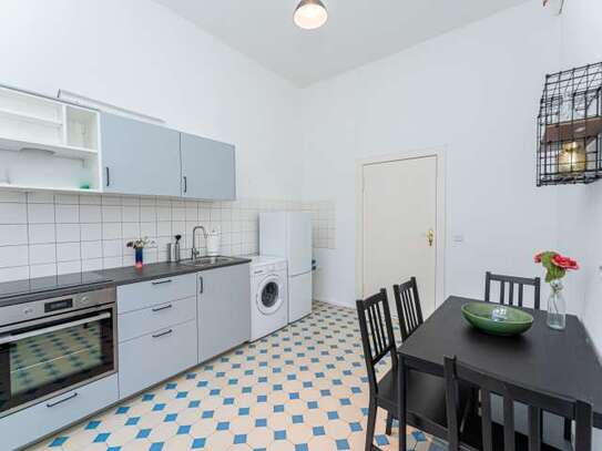 Zimmer zu vermieten in einer Wohnung mit 3 Schlafzimmern in Berlin