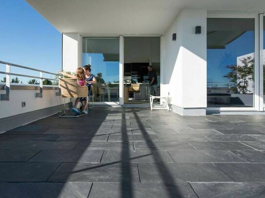 Diese besondere Aussicht begeistert! Moderne Wohnung mit riesiger Dachterrasse