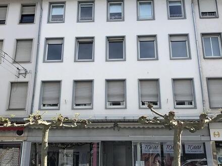 Schöne 3 ZKB Wohnung mit Einbauküche in einem gepflegten Wohn- und Geschäftshaus