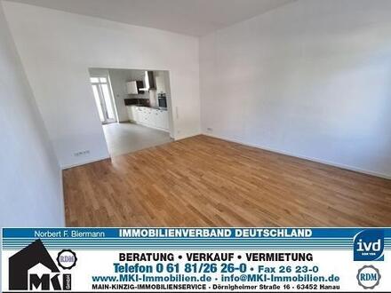 Schicker Altbau, 2-3 Zimmer-Wohnung top saniert mit Balkon