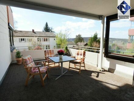 Großzügige, gepflegte 4,5-Zimmer-Wohnung mit großem Balkon und Wintergarten