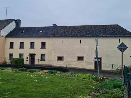 Charmantes Häuschen mit großen Nebengebäuden, sofort frei! L-Echternach 20 min