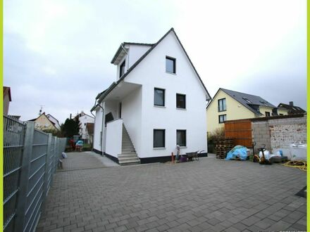 NEUBAU - Energieeffiziente 4-Zi. MAISONETTE-WOHNUNG mit Südbalkon, 2 Bädern und eigenem Eingang