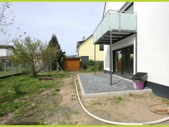 NEUBAU! Energieeffiziente 4-Zi. Maisonette-Wohnung mit Sonnenterrasse, eigenen Garten und Eingang