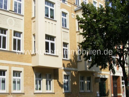 Gepflegte 4-Zimmer-Wohnung im 2. OG mit Balkon und Blick ins Grüne sowie Stellplatz im Innenhof