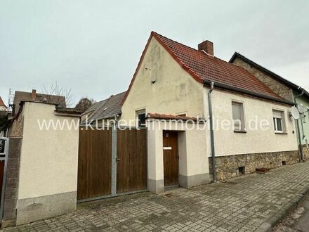 Einfamilienhaus in Lieskau an der Stadtgrenze zu Halle (Saale), renovierungsbedürftig, Ausbaureserve