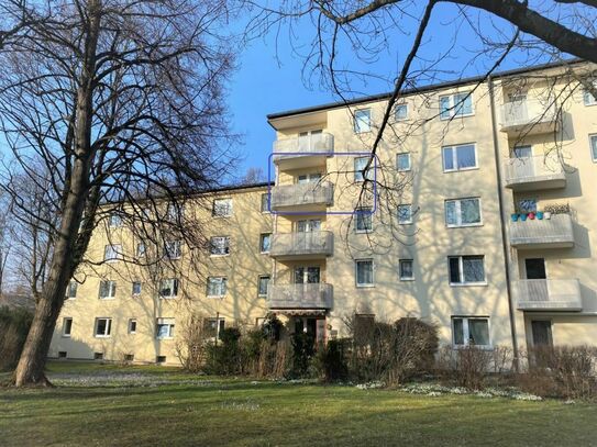 Gut geschnittene 3-Zimmerwohnung mit Südwest-Balkon in Bogenhausen! Wer braucht hier noch ein Auto?