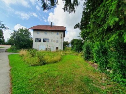 Großes sonniges zentral gelegenes Grundstück mit Altbestand zu Verkaufen.