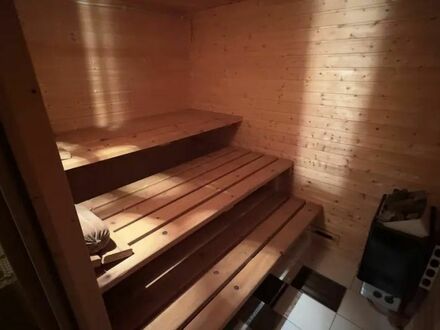 Gehobenes Einfamilienhaus mit Einliegerwohnung - Garage - Garten - Sauna