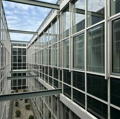 Katip | Architektonisches Juwel: Stilvolle Büroflächen auf ca. 230 m² im Glaspalast