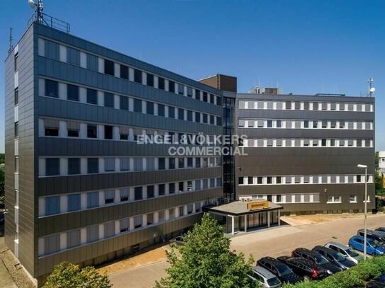 Modern Office mit Blick aufs grüne Hannover