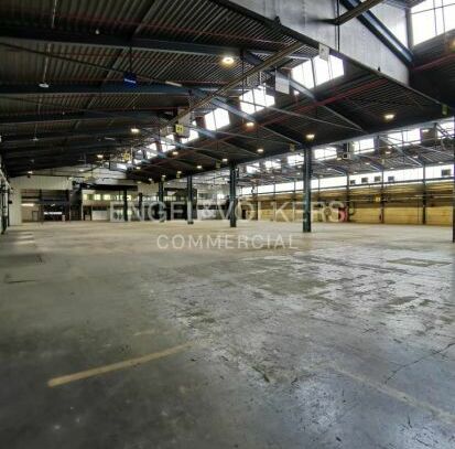Zentrale Lager- und Produktionshalle im Lindener Hafen