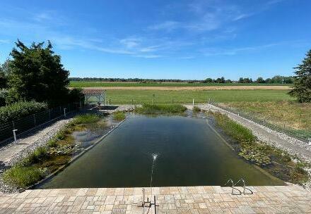 Leben im Einklang mit der Natur Energieeffizienzhaus der Extraklasse mit großzügigem Schwimm-Naturteich