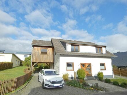 Longkamp: bezugsfertiges 1-2 Familienhaus mit großzügigem Grundstück, Garage und Carport