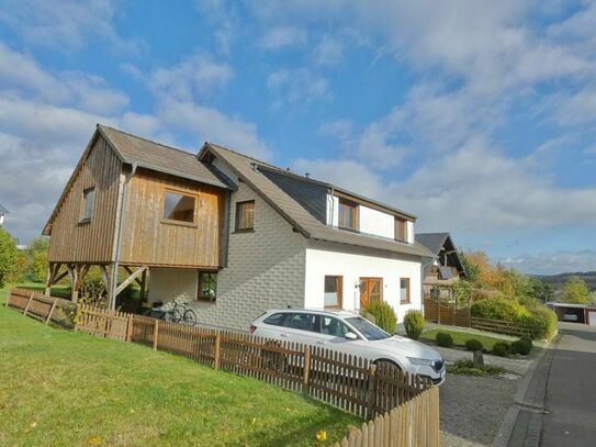 Longkamp: bezugsfertiges 1-2 Familienhaus mit großzügigem Grundstück, Garage und Carport