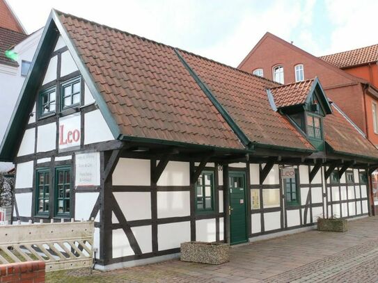 Nienburg-Innenstadt: gewerblich genutztes und saniertes Fachwerkhaus mit Charme in guter Sichtlage