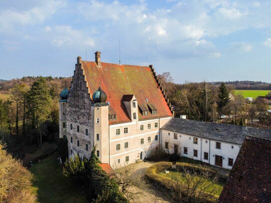 Denkmalgeschütztes Illuminatenschloss: Rarität zum Verlieben!