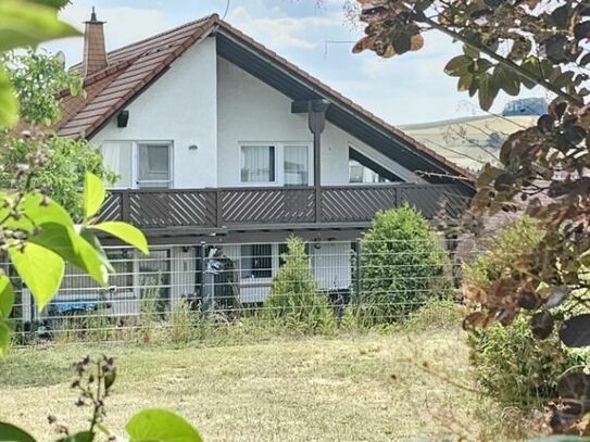 Wohnen im Grünen! Schöne Eigentumswohnung im gepflegten 5 Familienhaus zu verkaufen. Kapitalanlage!