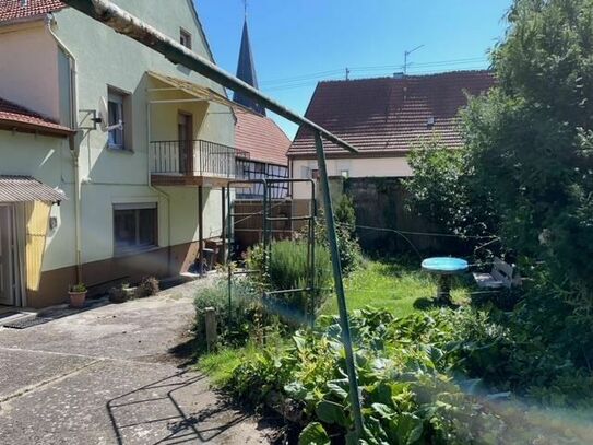 EUPORA Immobilien: Wohnhaus mit Innenhof, Scheune und Garten in Marnheim.