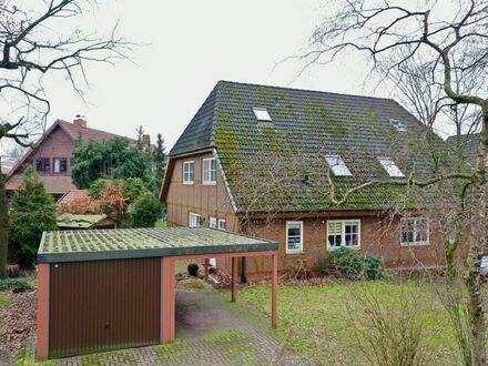 Schöne Doppelhaushälfte mit Garage und Carport