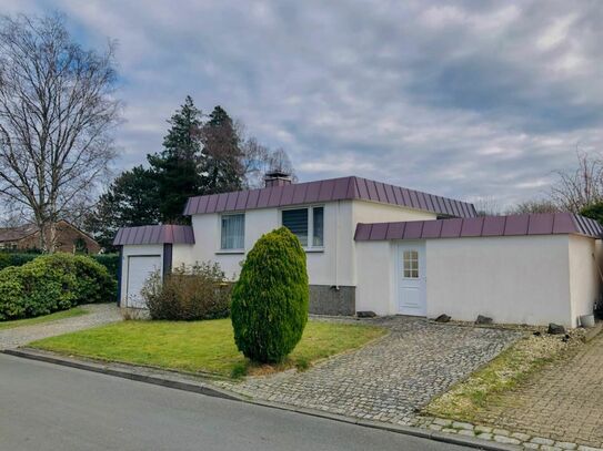 Bungalow mit Einliegerwohnung und großem Garten