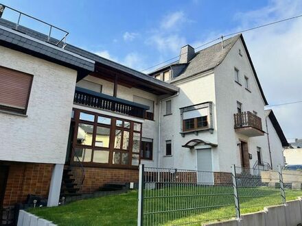 Zweifamilienhaus incl. Bürofläche (Appartement) Dachterrasse, Garten und Garagen in Nickenich