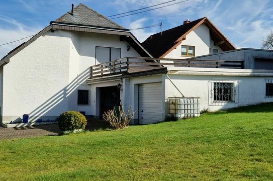 Einfamilienhaus - DG zum Ausbau vorbereitet - auf 978 m² Grundstück (Bauplatz) mit 3 Garagen in Niederhofen ! Wenige km…