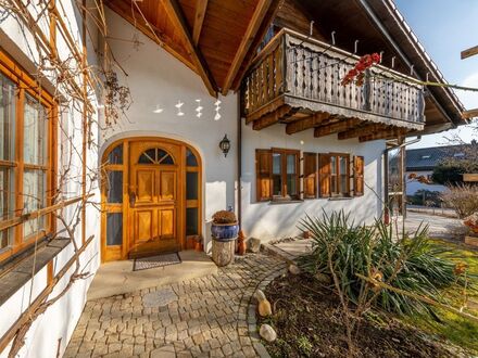 IDYLLISCHES LANDHAUS MIT GRUNDOFEN IN TRAUMHAFTER UMGEBUNG IM ALPENVORLAND – NATURNAH GELEGENES EINFAMILIENHAUS IM BAYE…