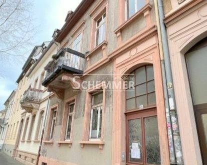 Freiburg-Altstadt ++ Denkmalgeschützes MFH in der Belfortstraße (teilsaniert)