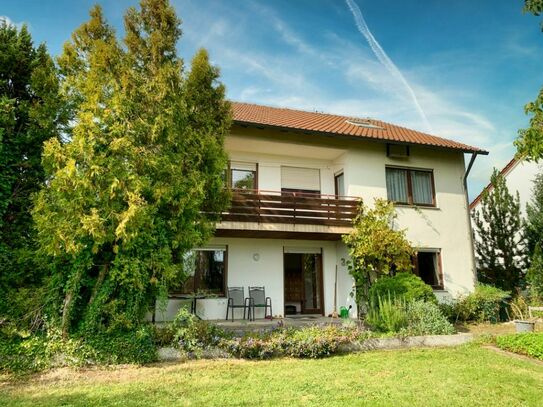 Renovierungsbedürftiges, gepflegtes Wohnhaus mit großem Garten und Terrasse in angenehmer Wohnlage