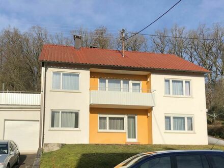 Sehr gepflegtes Einfamilienhaus mit ELW in herrlicher Randlage in Waldtann| renovierungsbedürftig