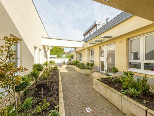 Neuwertige 4-Zimmer-Maisonette / 2 Bäder / Dachterrasse / 2 TG-Stellplätze möglich