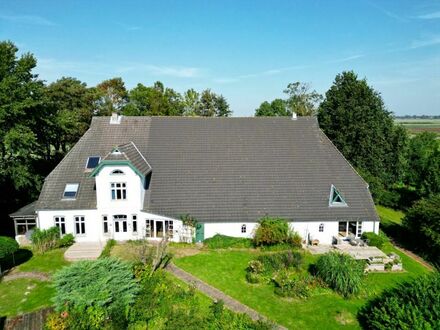 Gelegenheit: Charmanter Hof mit Naturkindergarten an der Nordsee und 1,5 ha Land