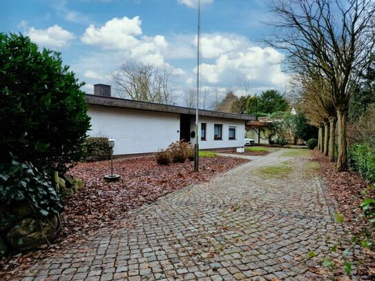 Ostrohe: Geräumiger Bungalow in guter Lage mit ca. 170 m² Wohnfläche