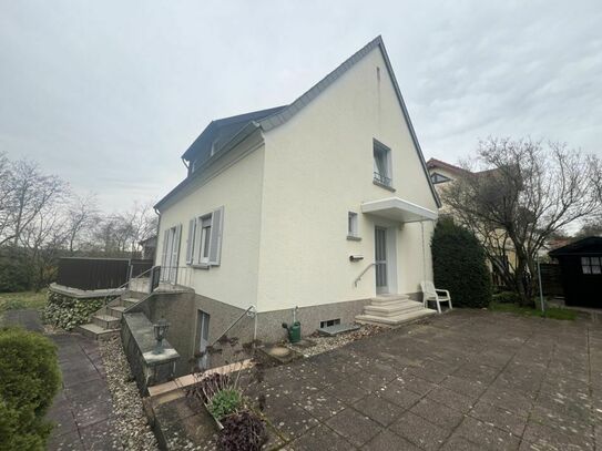 Freistehendes Einfamilienhaus mit großem Garten in ruhiger Lage von St. Ingbert