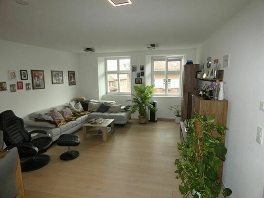 Moderne 2,5-Zimmer-Wohnung mit EBK in kernsaniertem Altbau Whg4 - ab 01.09.2024