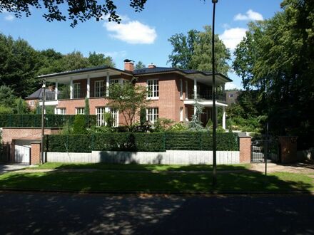 Exklusive Villa mit 8 Zimmer und einem Schwimmteich im ruhigen und grünen Stadtteil Ohlstedt