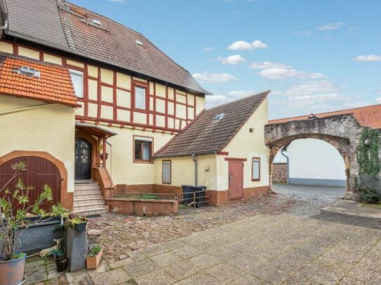 Historisches Fachwerkhaus mit sehr viel Potential in der schönen Altstadt von Dreieichenhain