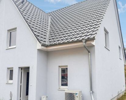 Neubau in Fertigstellung! Doppelhaushälfte KFW-Energieeffizienzhaus mit 4 Zimmern in Oranienburg