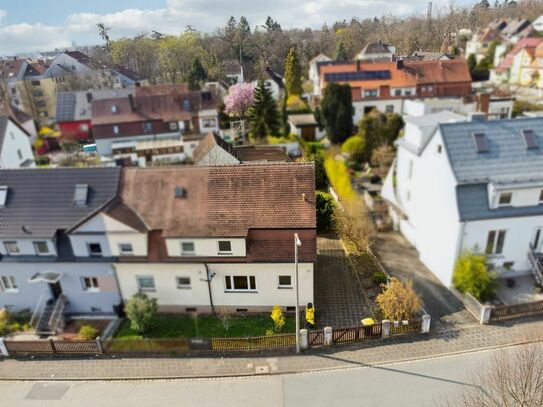 Freies Reiheneckhaus mit viel Entwicklungspotenzial in Zirndorf