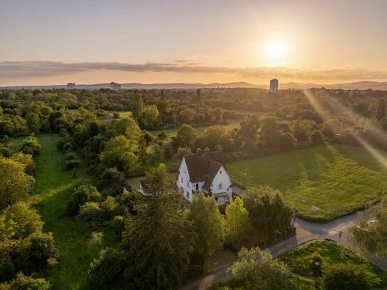 Historisches Zweifamilienhaus in idyllischer Lage, dennoch zentral in Frankfurt!