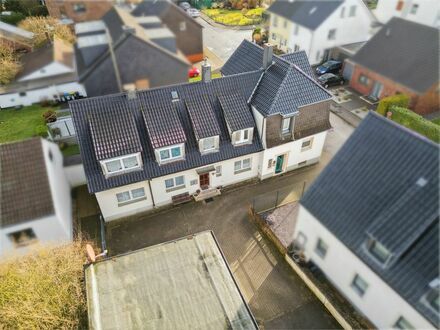 Dreifamilienhaus mit Nebengebäude und großem Grundstück mit Entwicklungspotenzial in Recklinghausen