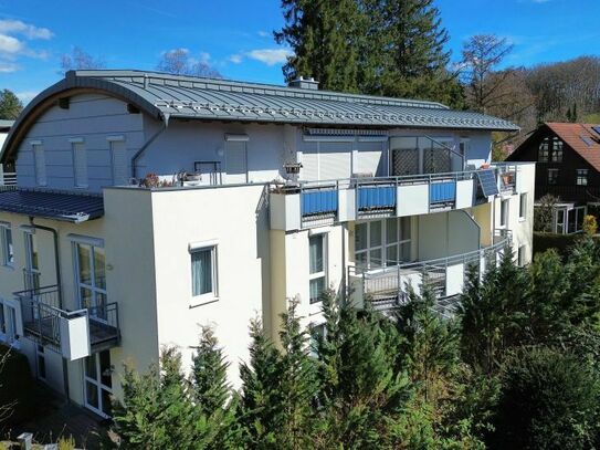 Stilvolles Wohnen auf höchstem Niveau: 3-Zimmer-Dachterrassenwohnung in begehrter Starnberger Lage