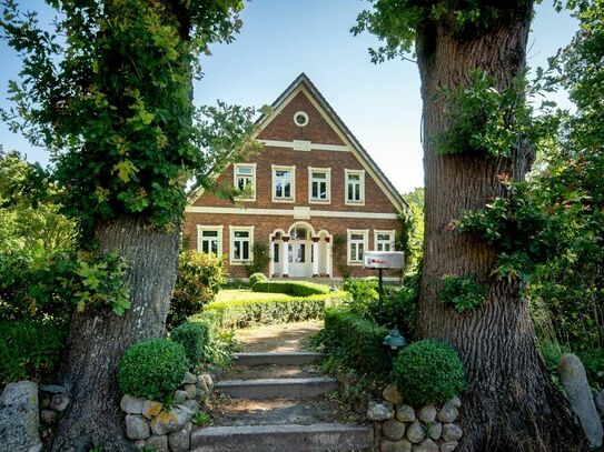 Modernes Leben und Arbeiten in historischen Gebäuden, Hofstelle zwischen Hamburg und Bremen in Kalbe