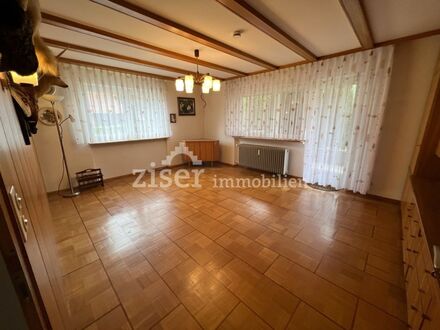 Großzügiges Zweifamilienhaus mit Garage und Schopf!
