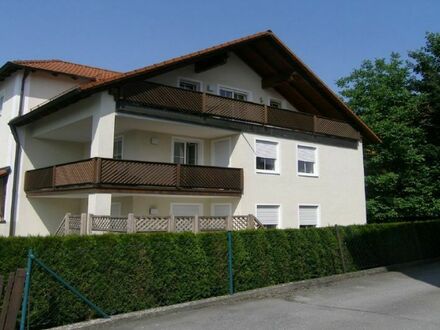 Noble Lage, nobles Haus: komplette oberste Etage in 3-Familienhaus in Vilshofen