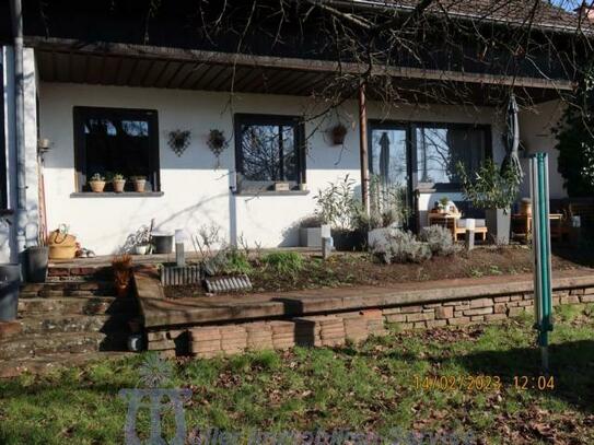 Großzügiges lichtdurchflutetes Zwei-Generationenhaus in schöner Stadtrandlage